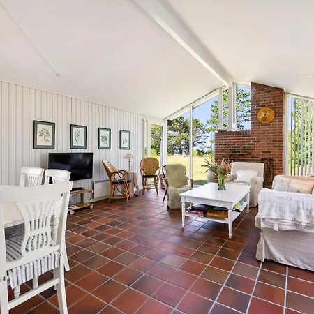 Spacious And Charming On A Beautiful Natural Plot With Sea Glimpse And Several Terraces Close To The Unique Nature Of Helgenaes, Scenic 別荘 *