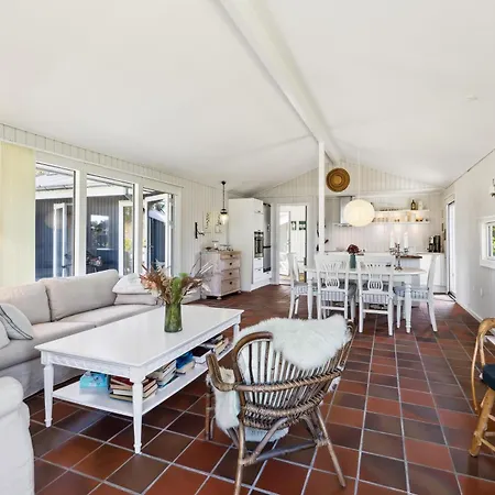Spacious And Charming On A Beautiful Natural Plot With Sea Glimpse And Several Terraces Close To The Unique Nature Of Helgenaes, Scenic * Knebel